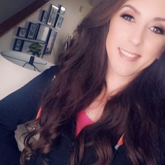 Meet your posher, Misty! - Picture 1 of 4